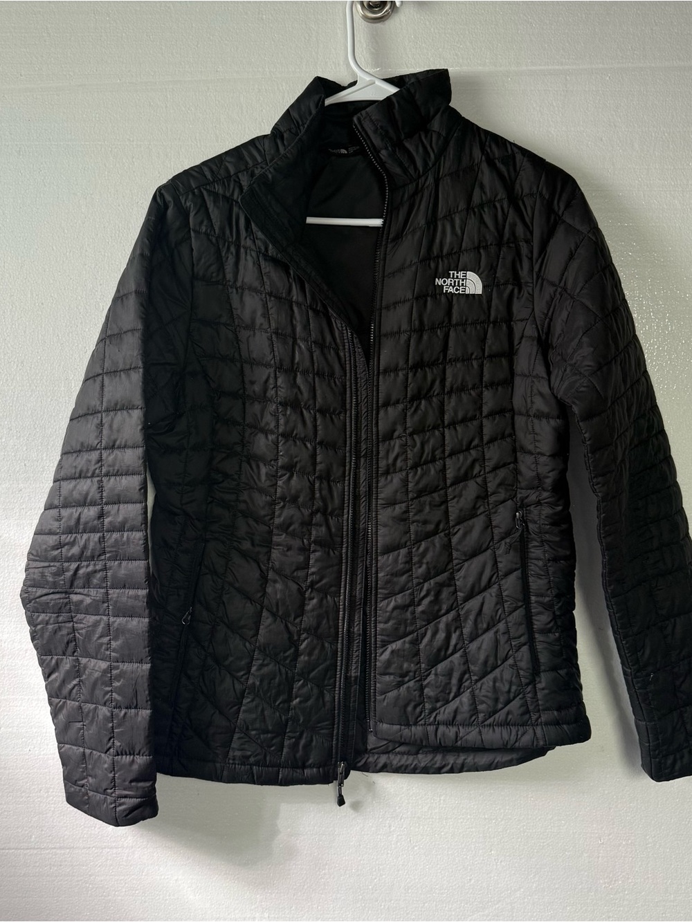 The North Face Women S Black Quilted Insulated Full Zip Jacket Theroball Winter